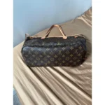 Louis Vuitton Neverfull MM - Image 2